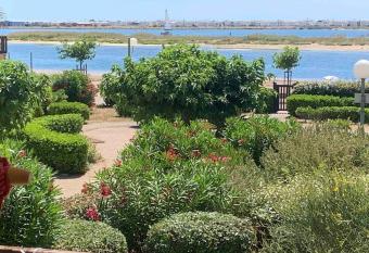 Plage du Grazel & vue sur les Chalets de Gruissan has Balcony rooms
