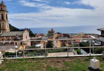 AL MARE DAI MAGISTRATI CITRA 010037-LT-0524 allows 18 year olds to book a room