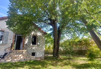 Villa Garona avec billard proche Pyr  n  es has Balcony rooms