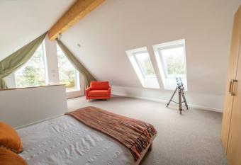 Home from Home self catering for 2 allows 18 year olds to book a room