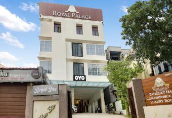 Super OYO Townhouse 1269 Royal Inn allows 18 year olds to book a room