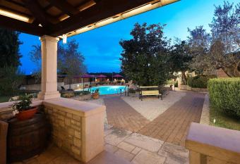 Casa Rustica Dva Baladura Apartments has Balcony rooms