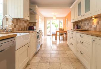 Charming Victorian House in Oxford City has Balcony rooms