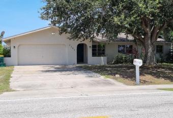 Secret Oasis canal front and pool allows 18 year olds to book a room