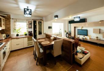 Apartament Lux Crialy - self check-in has rooms with a private hot tub