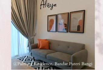 Semarak Homestay@Alisya Package has Balcony rooms