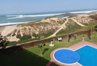 Appartement avec piscine proche de la plage has Balcony rooms