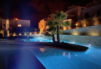 Salinas Lagoon - penthouse with swimming lagoon in a quiet community allows 18 year olds to book a room