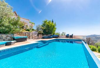 Casa Cernicalos has Balcony rooms