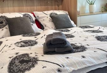 Apartm  n na Zahradn   has Balcony rooms