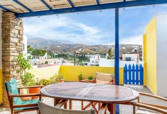 Andrew s Lodge 1 Tinos Town has Balcony rooms