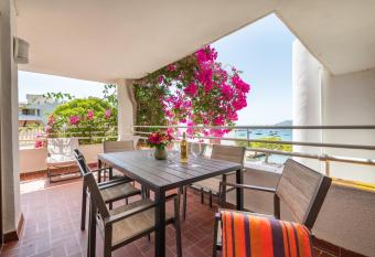 El Barco has Balcony rooms