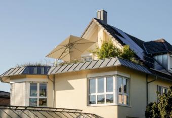   ber der alten G  rtnerei has Balcony rooms