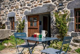 Gite Grefeuille has Balcony rooms