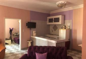 Chambre salon meubl   r  servation minimum 7 nuits has Balcony rooms