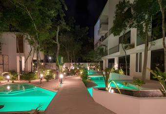 Intimate apartment     Sak 201 has rooms with a private hot tub