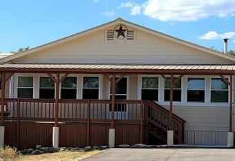 Classic Charm Close To Lake has Smoking rooms