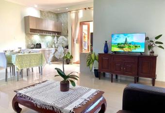 Alinka s Homestay has Balcony rooms