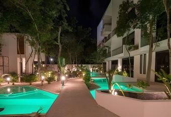 Intimate apartment     Sak 203 has rooms with a private hot tub