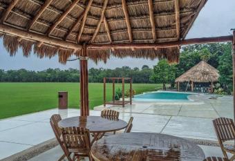 Tropical polo lodge has Balcony rooms