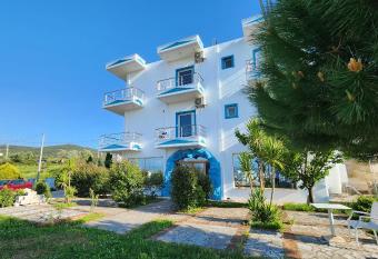 Villa Antica allows 18 year olds to book a room