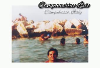 A pochi passi dalla spiaggia (Molise) has Balcony rooms