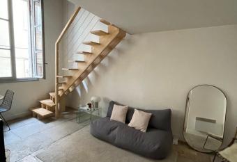 Appartement style Loft hypercentre allows 18 year olds to book a room