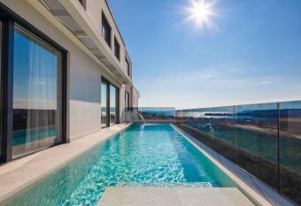 Villa Golden Hill with dream View prof Gym Wellness near Split allows 18 year olds to book a room