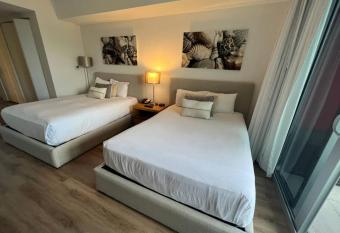 Miami Beach Studio Apmt 2 QB 1B - 03B has Balcony rooms