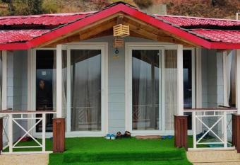 3 BR Cottage In Mukteswar W/ Garden has Balcony rooms