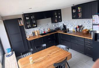 T5 avec grand jardin has Balcony rooms