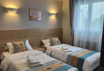 Chambre pour 2 personnes avec lit s  par   dans la banlieue parisienne (Bondy) has Balcony rooms