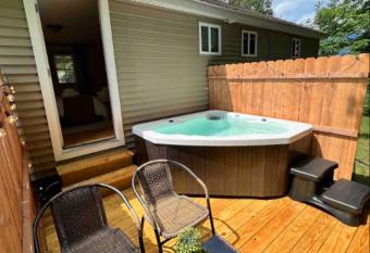 Mountainscape Cabins has Balcony rooms