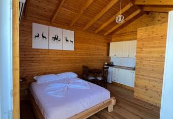 Paronamic Paradise Cabin allows 18 year olds to book a room