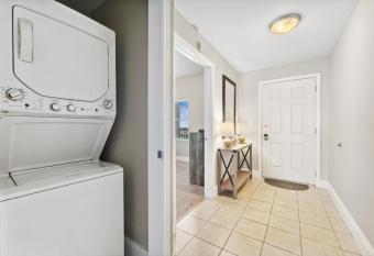 OCEAN VIEW 10th floor condo at the Laketown Wharf 1004 has rooms with a private hot tub