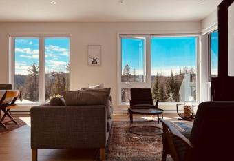 Le Faisceau des Consciences has Balcony rooms