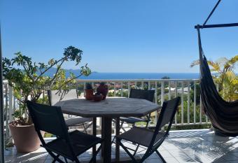 Appart Vue Mer has Balcony rooms