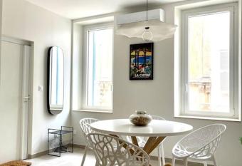 Appartement moderne + Parking    50m de la mer allows 18 year olds to book a room