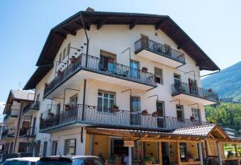 La Maison has Smoking/Balcony rooms