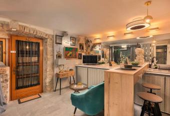 City Center Studio Nest allows 18 year olds to book a room