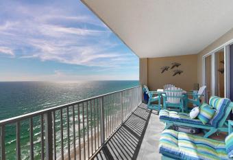 Huge Balcony - Beachfront - Renovated - Flpcb87 has rooms with a private hot tub