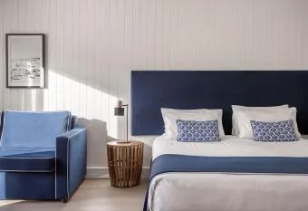 Relaxing 5BR, 2BA w/Beach access has Balcony rooms