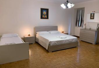 FiorDiLuna, nel cuore di Brescia allows 18 year olds to book a room