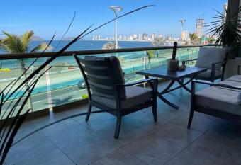 Terraza Privilegiada En El Malecon De Mazatlan Para 8 Personas Totalmente Equipada! allows 18 year olds to book a room
