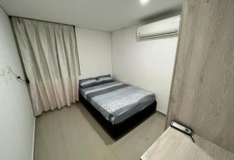 Habitaci  n en apartamento en la mejor zona de la Ciudad allows 18 year olds to book a room