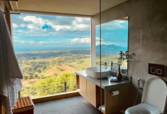 Panoramic Bliss Stunning Modern Cabin has Balcony rooms