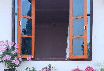 Deep s Homestay has Smoking rooms