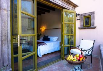 Agua Santa Hotel Boutique has rooms with a private hot tub