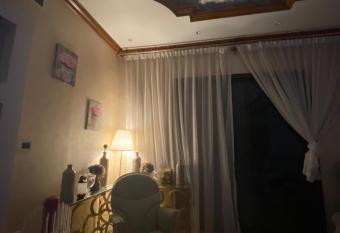                       dibba alfujerah has rooms with a private hot tub