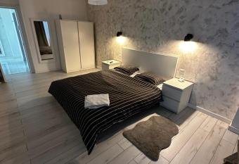 Central Apartment has Balcony rooms